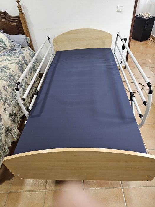 Cama artucilada sobe as costas e os pés