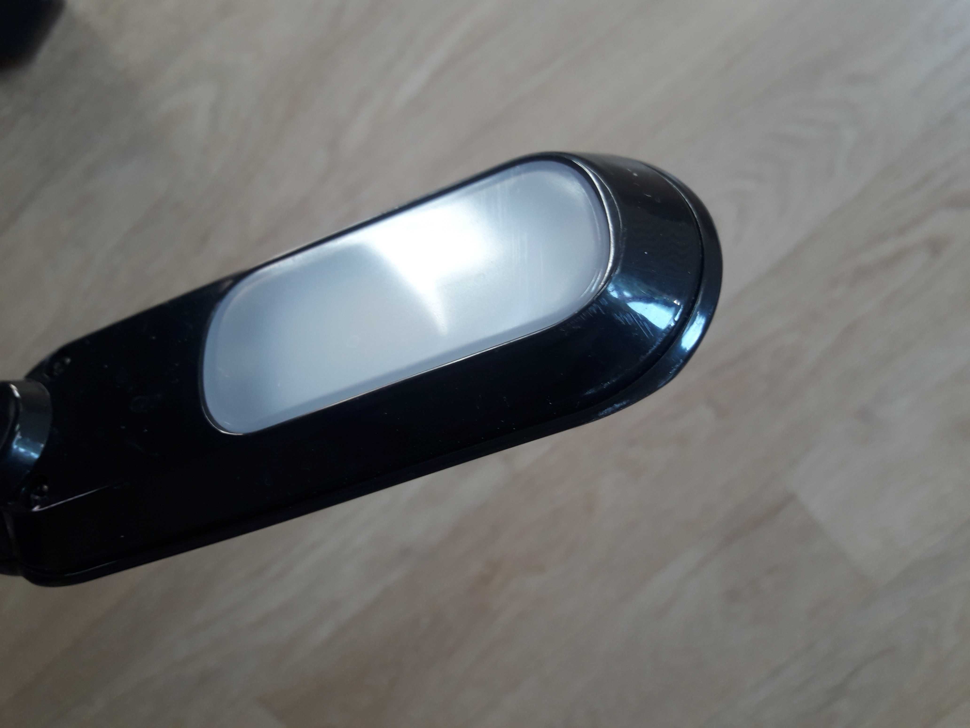 Lampka na biurko LED