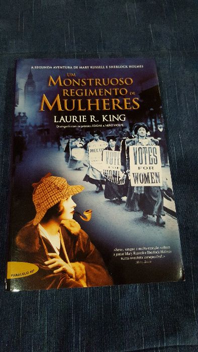 Livro "Um Monstruoso Regimento de Mulheres" de LAURIE R. King