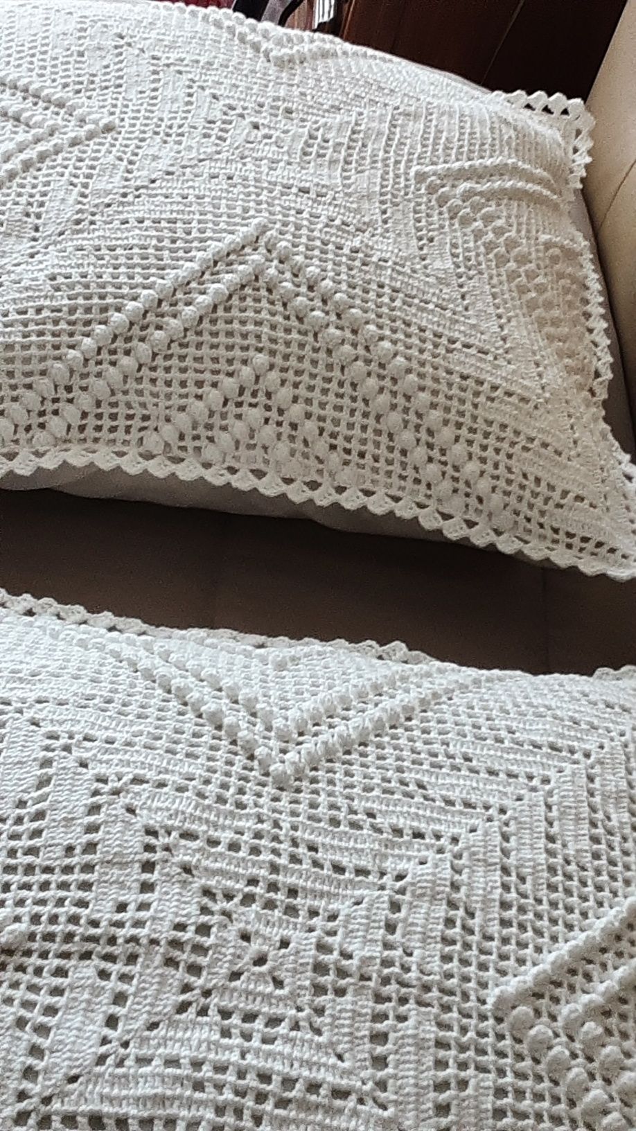 Almofadas em croché brancas grandes 55 cm quadrados