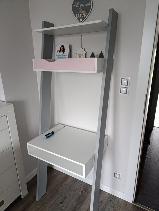 Biurko z półką biało- różowe