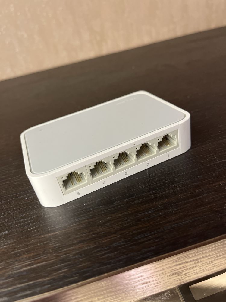 Комутатор TP-Link TL-SF1005D Desktop Switch 5xRJ-45 10/100Mbps