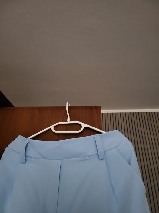 Spodnie damskie materiałowe z kieszeniami.  Rozmiar z metki XXL.