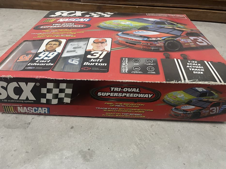 Pista oval SCX 1:32 + subaru impreza