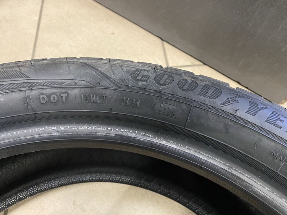 Nowe Opony Zimowe Goodyear Ultra Grip Performance + 215/50R19 93T 4sz