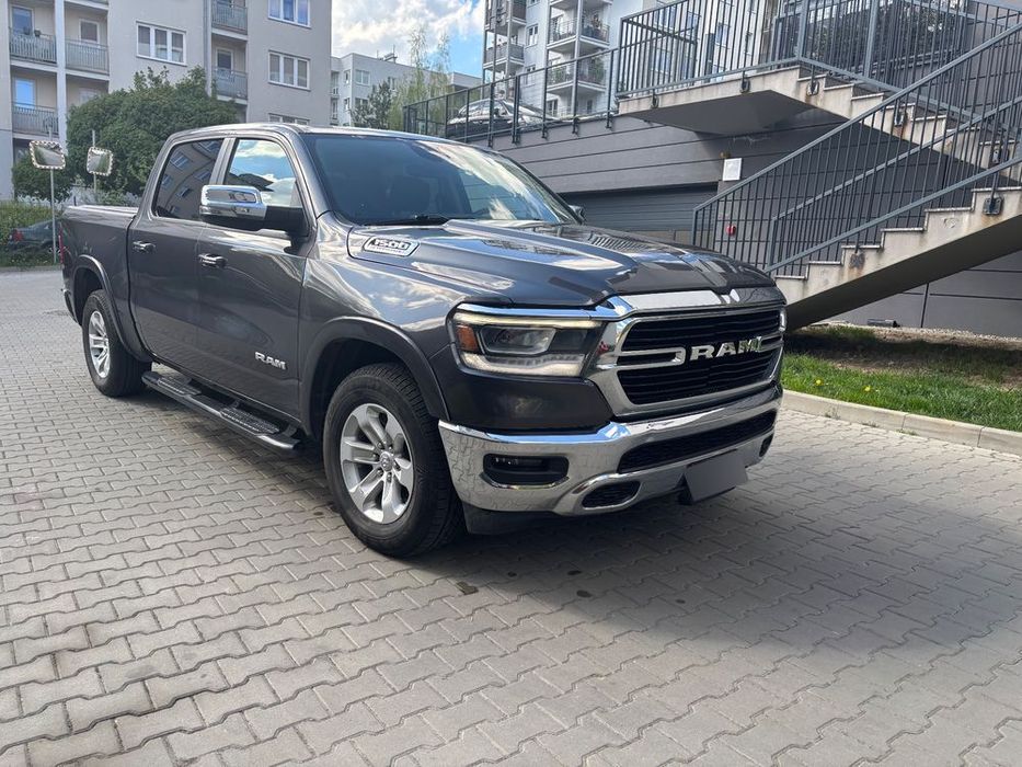 RAM 1500 RAM 1500 etorque hybryda 6 osób Laremi 4x4 idealny