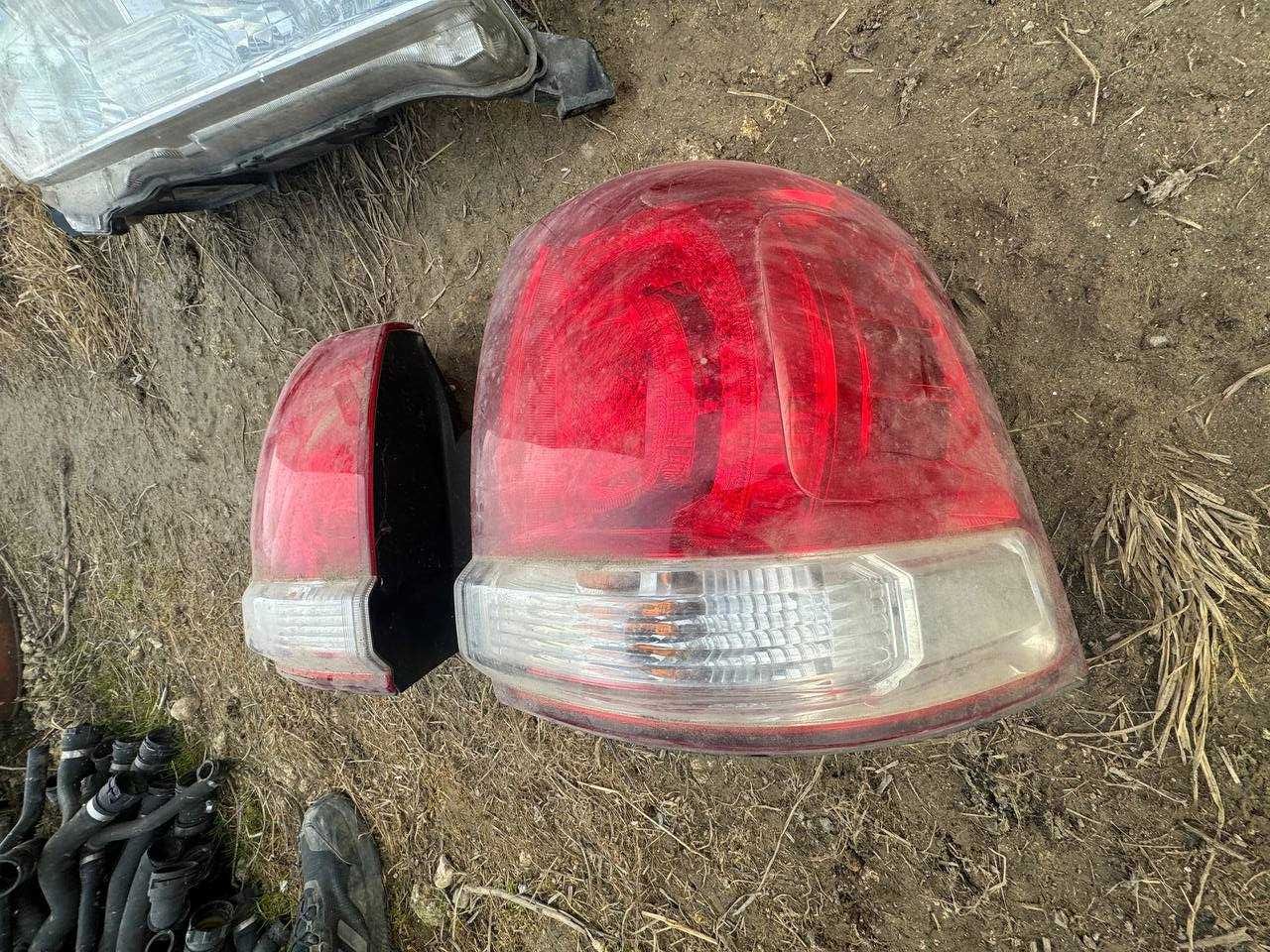 Задні Фари до Toyota Land Cruiser 200 2007-2012 (ціна за шт.)