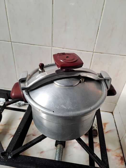 Panela pressão avariada