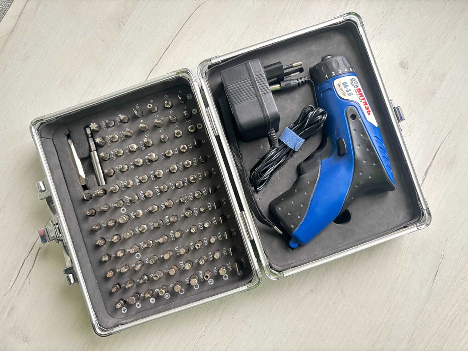 Акумуляторна викрутка + кейс + набір біт 100in1 акумуляторная отвертка