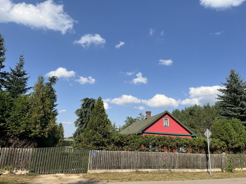 Domek, chatka na wsi, za wsią pod lasem podlaskie
