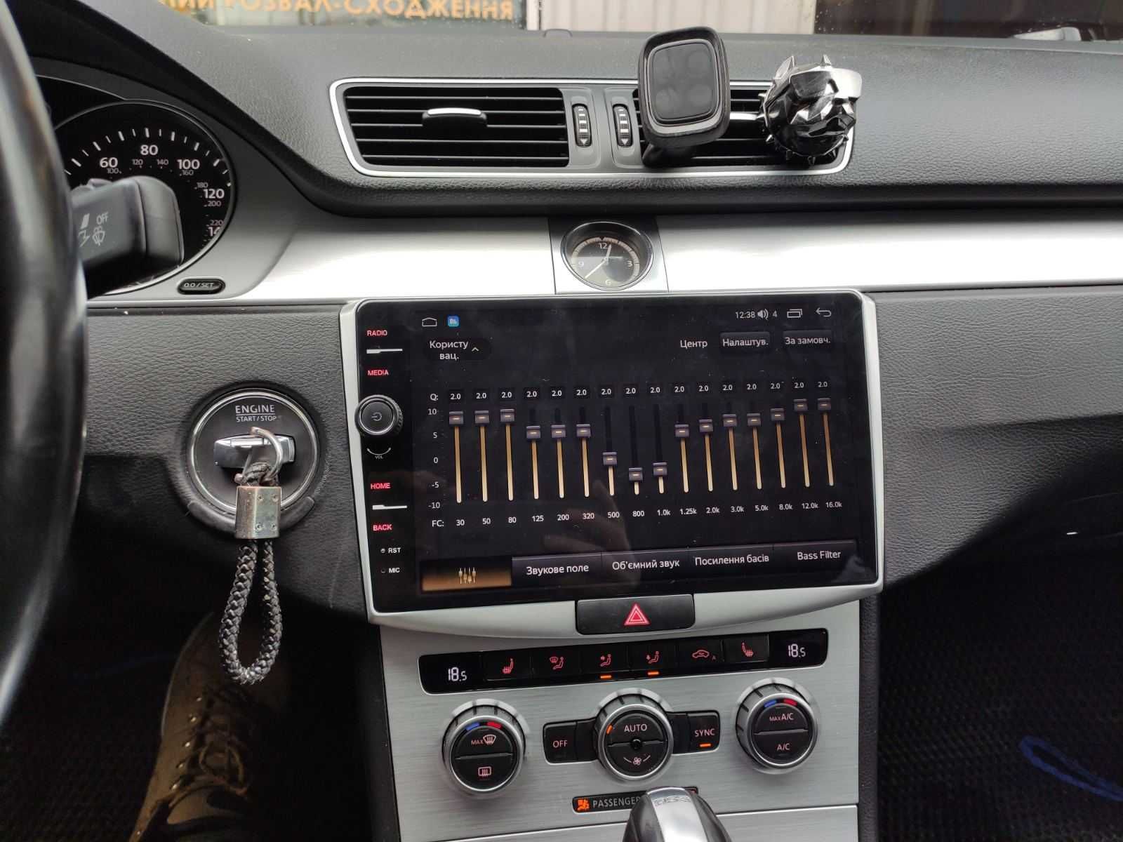 Штатна магнітола  Volkswagen Passat B7 2012-2015 з крутілкою гучності.