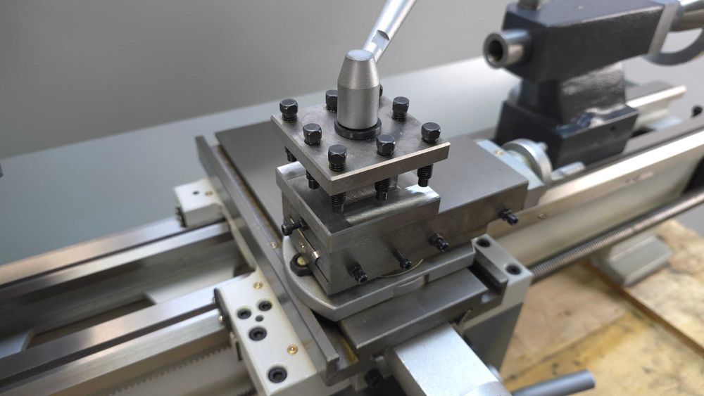 Токарно-винторезный станок по металлу 250Е JPAuto Industrial 800мм