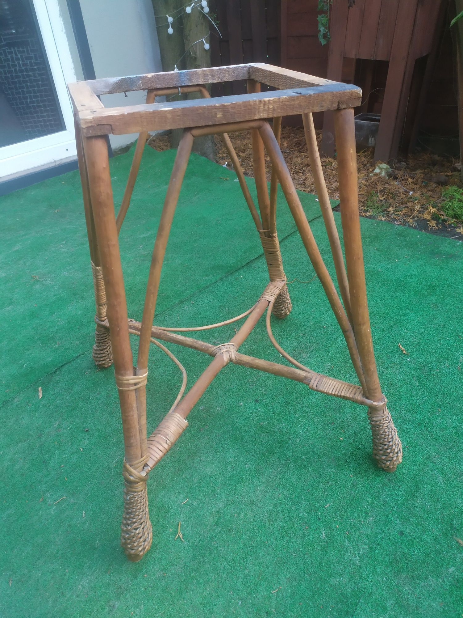 Wiklinowa, bambusowa podstawa stolika, kwietnika