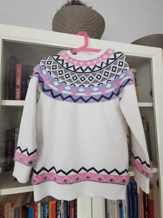 Sweterek biały a'la norweski r. 122