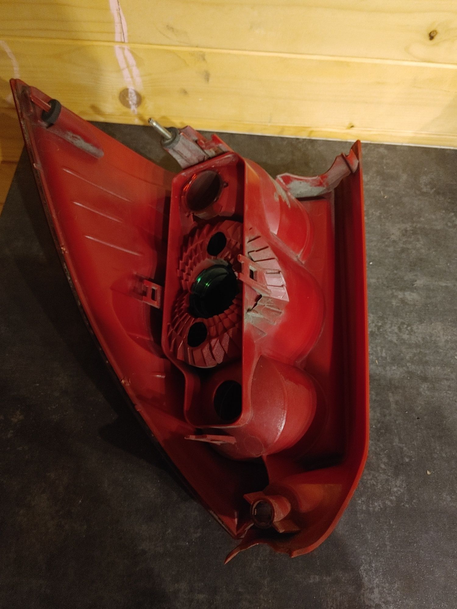 Lampa lewa tylna peugeot 307