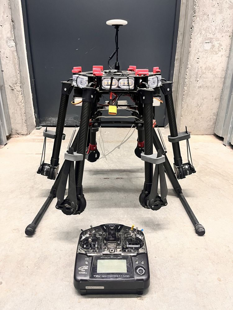 Dron DJI S900 procesor A3 aparatura sterująca