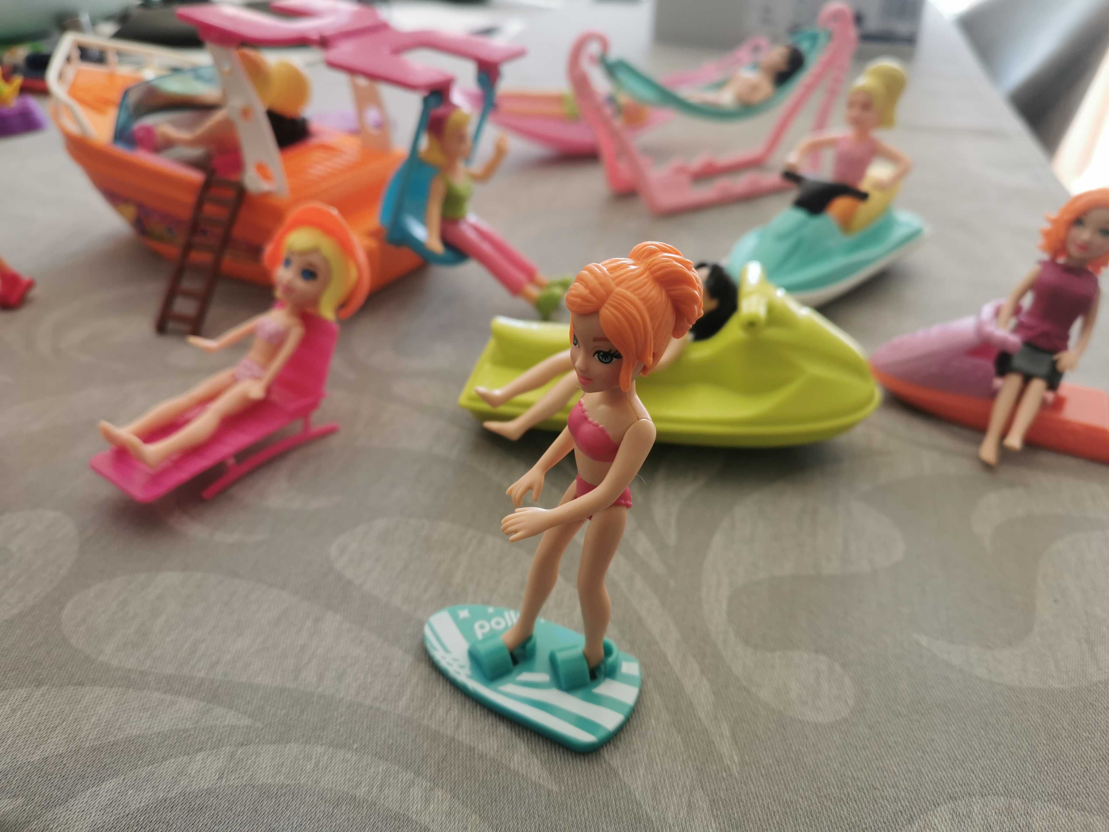 Conjunto de 13 Polly Pockets com barcos, roupas e equipamentos