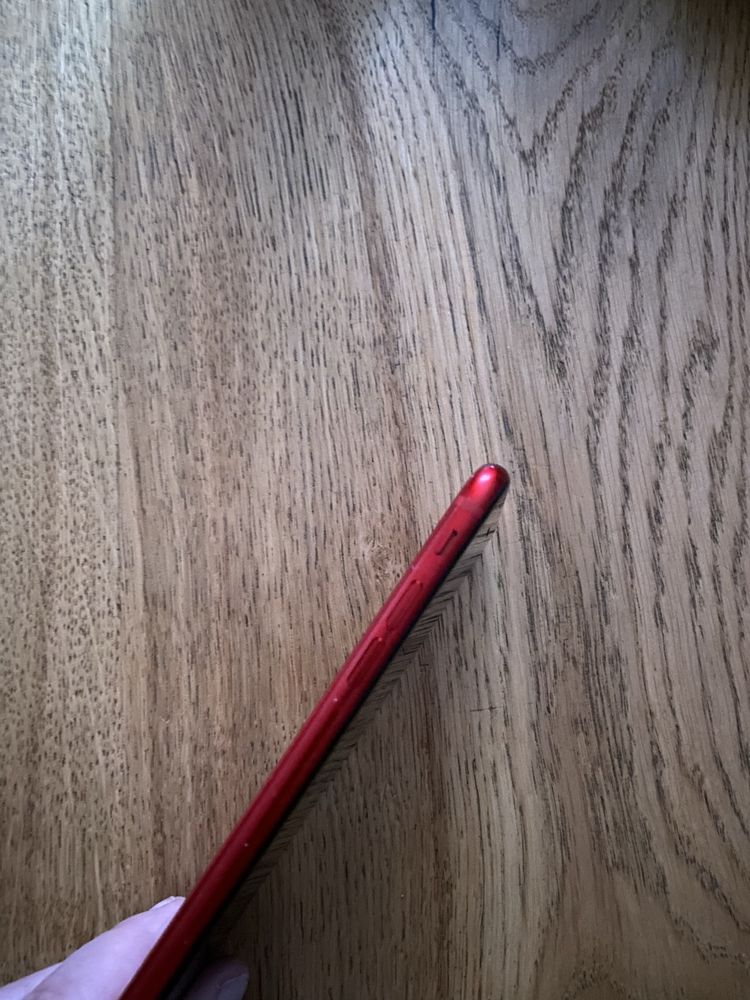 Apple 8 telefon czerwony