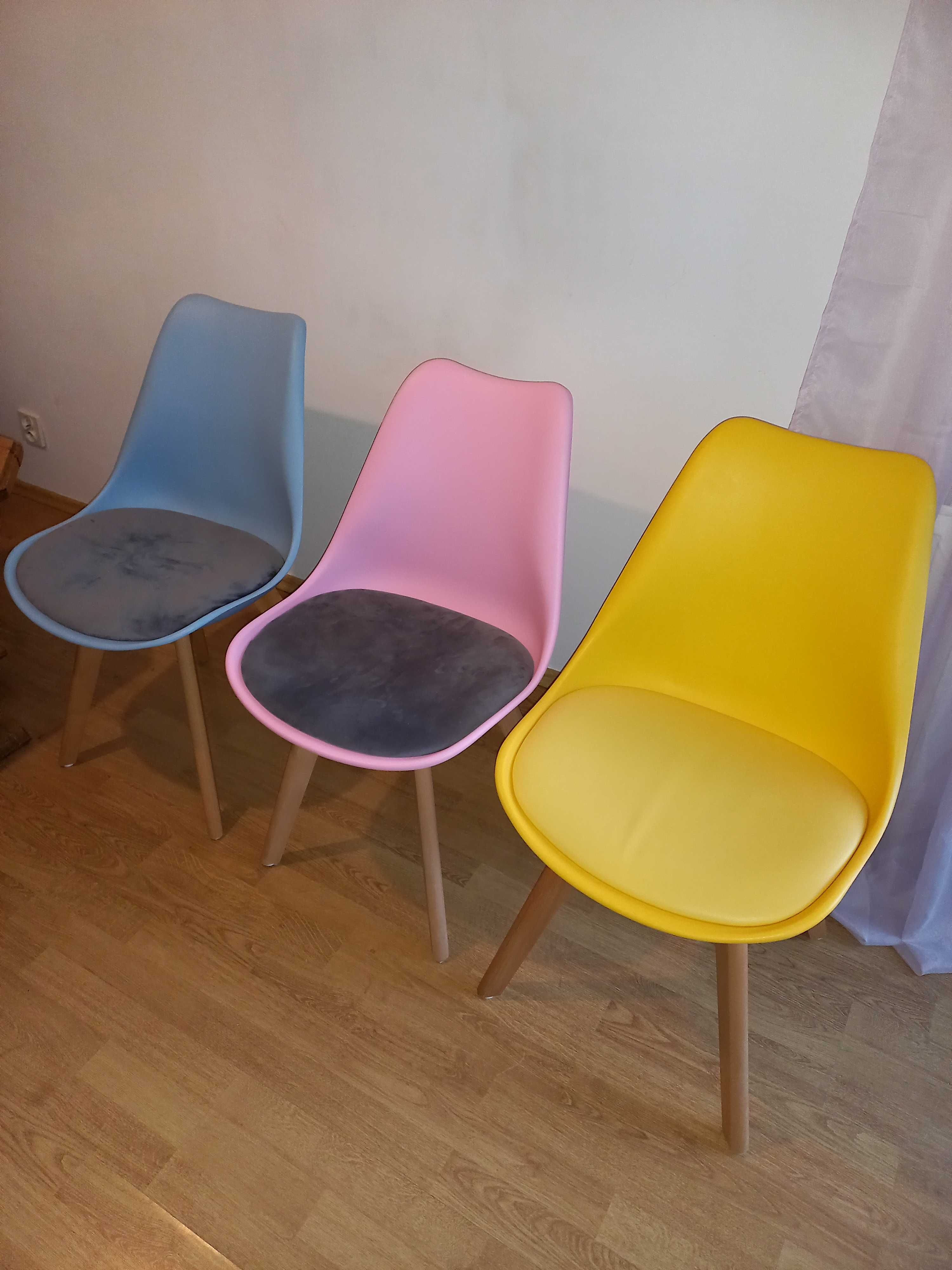 Sprzedam kolorowe krzesła 3 sztuki