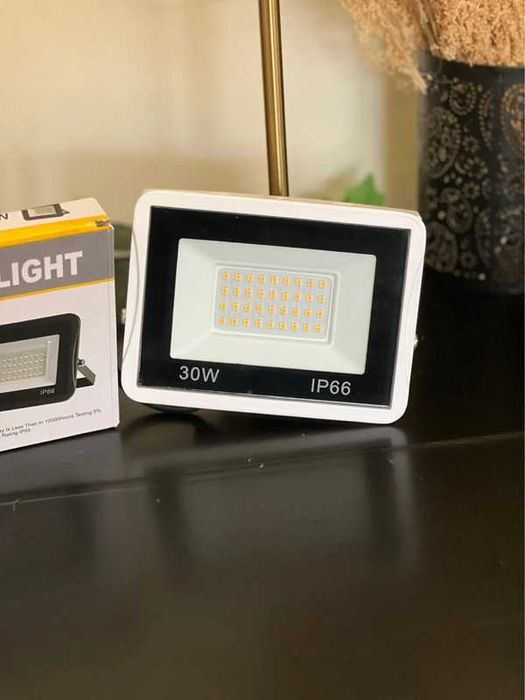 Projetor LED Fixo Exterior