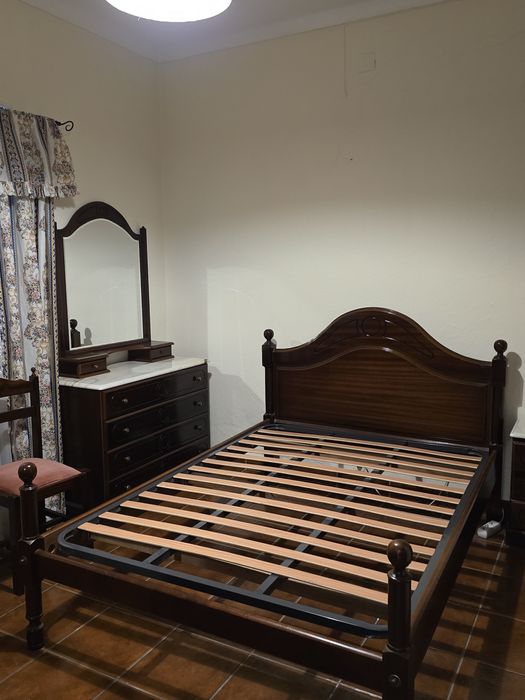 Quarto casal em madeira- RESERVADO