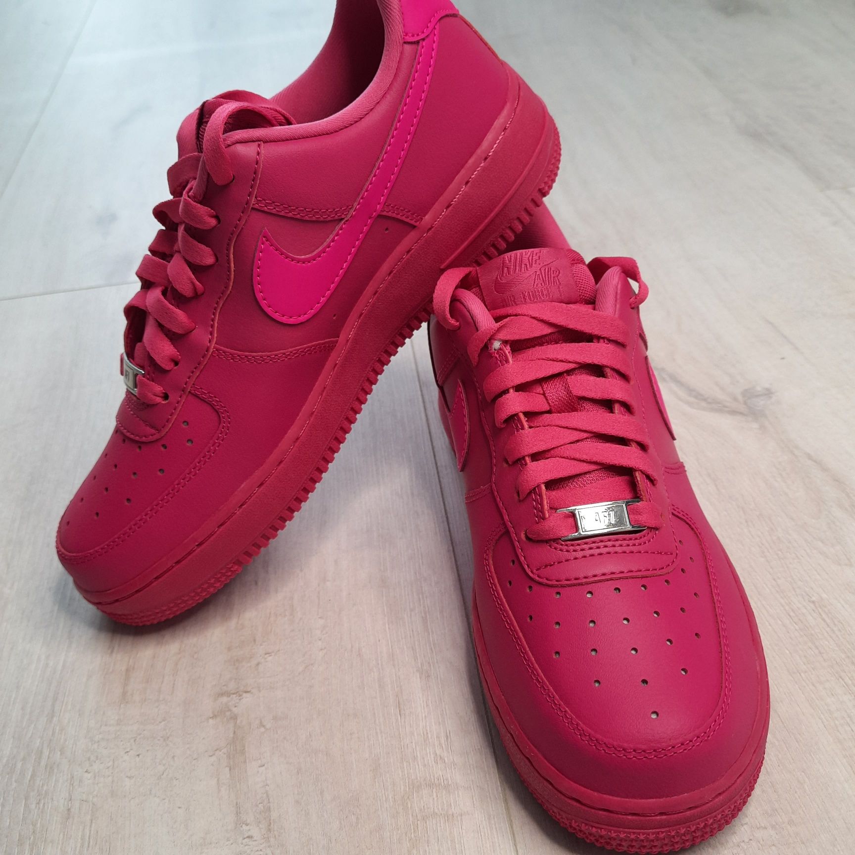 Оригінальні жіночі кросівки Nike Air Force 1 Low Fireberry Covers The