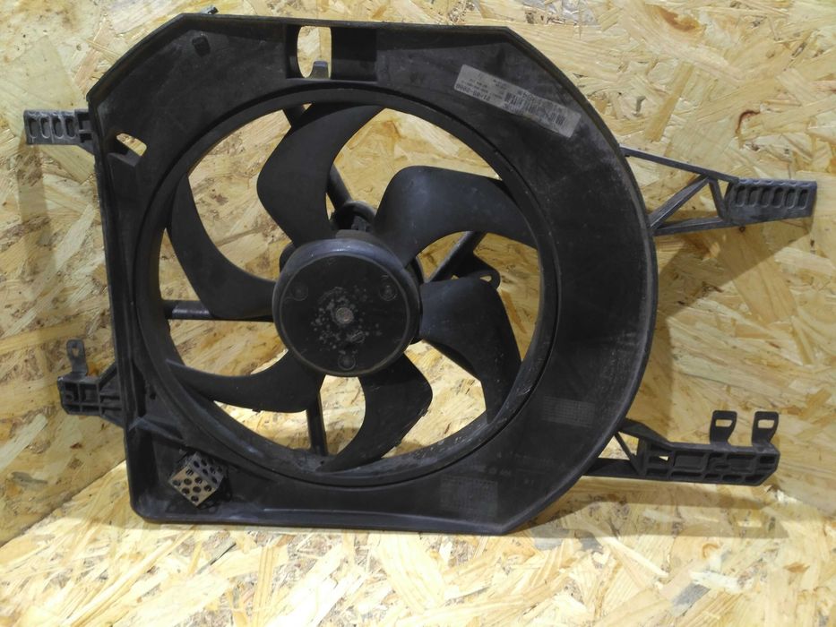 Вентилятор  охолодження  радіатора Renault Trafic Opel Vivaro 1,9 2,0