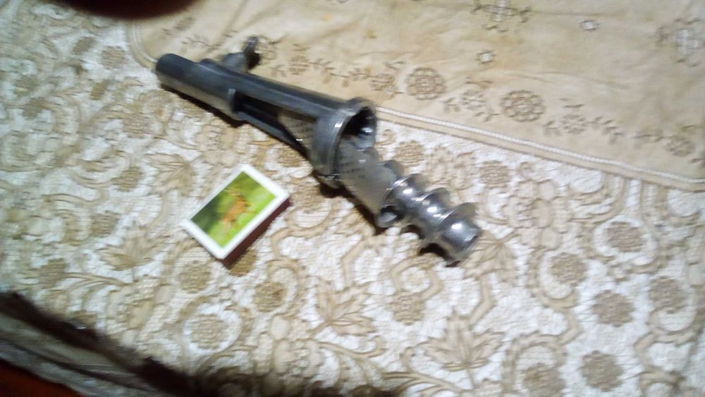 Продам ручную соковыжималку - приставку к ручной мясорубке времен ссср
