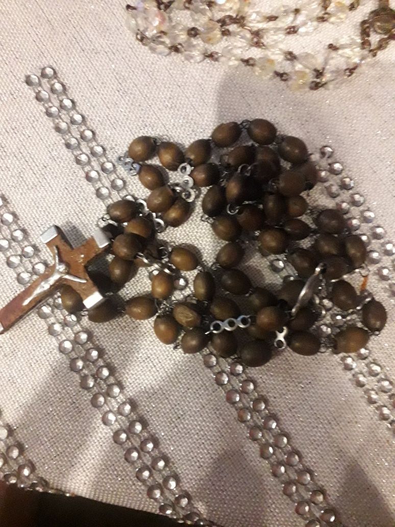 Różańce  z różnych materiałow