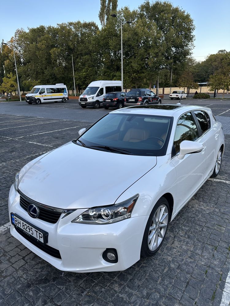 Lexus CT200h 2012 год
