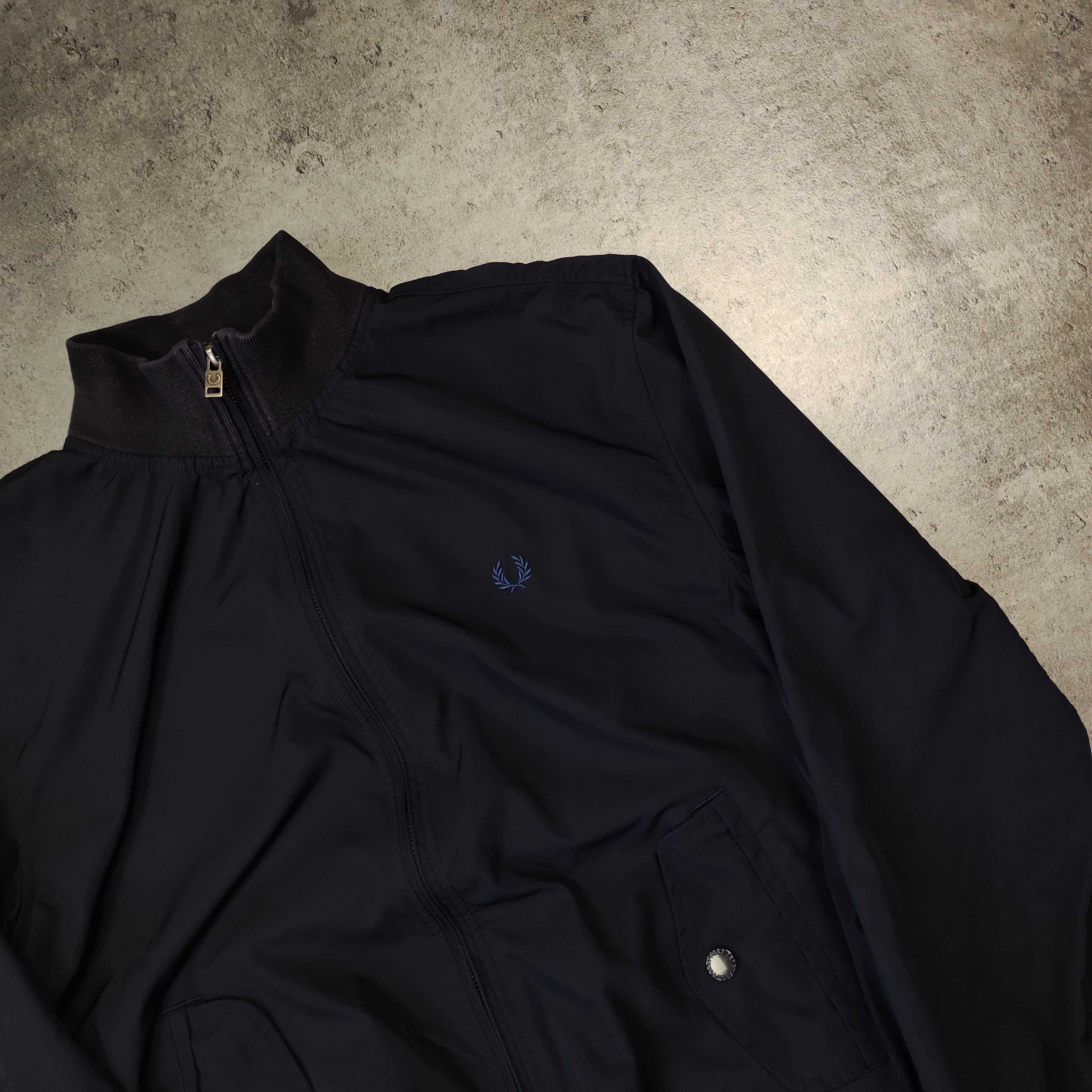 MĘSKA PREMIUM Kurtka Lekka Wiatrówka Granatowa Casuals Fred Perry Logo