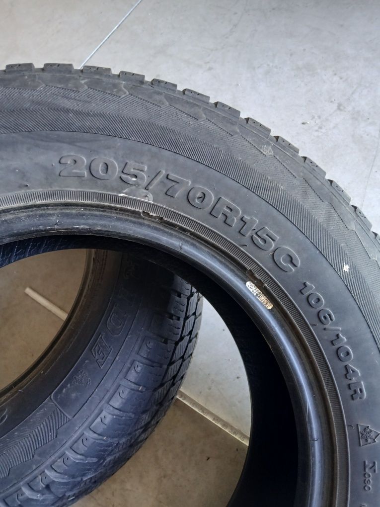 2 pneus 205 70 r15C goodride