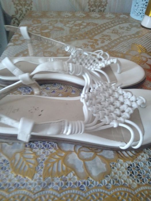 Продам босоножки