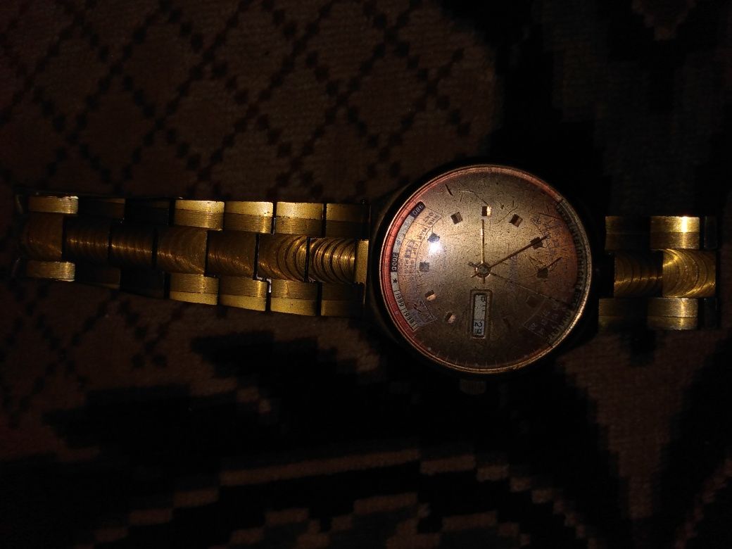 Продам часы Ракета вечный календарь сделано в СССР