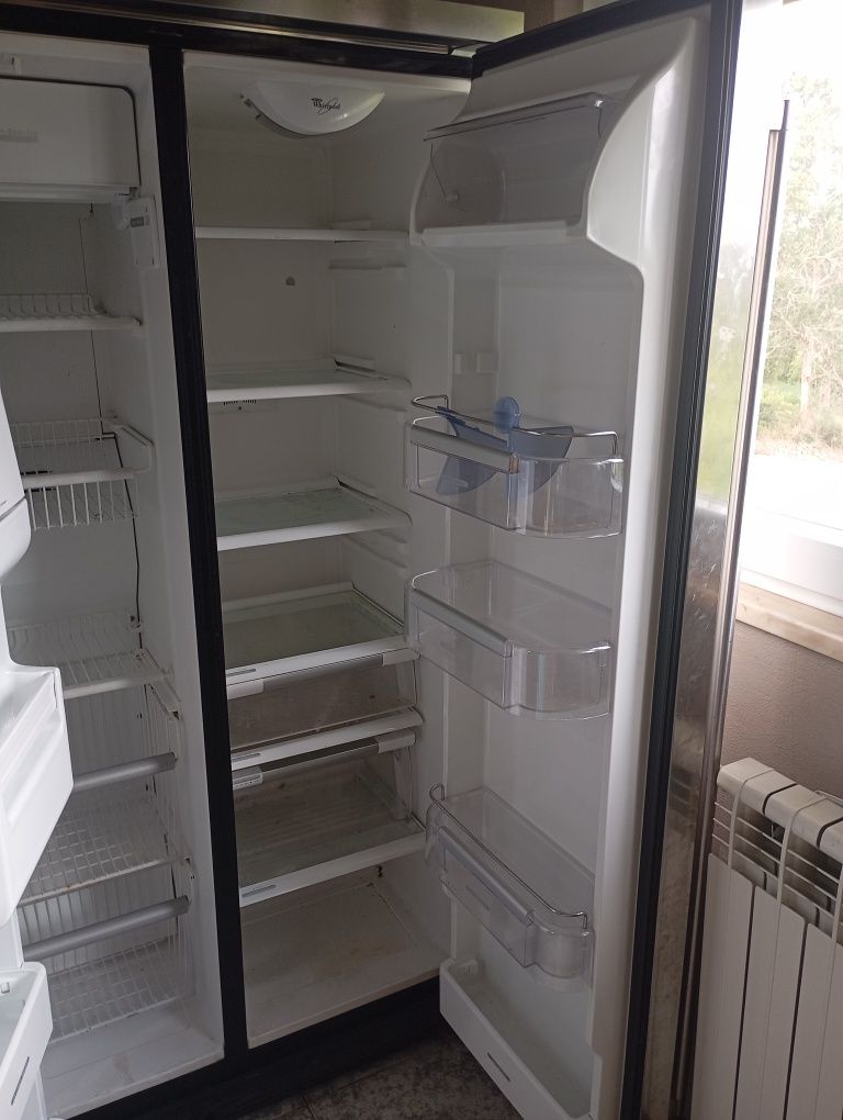 Frigorífico combinado Whirlpool com avaria