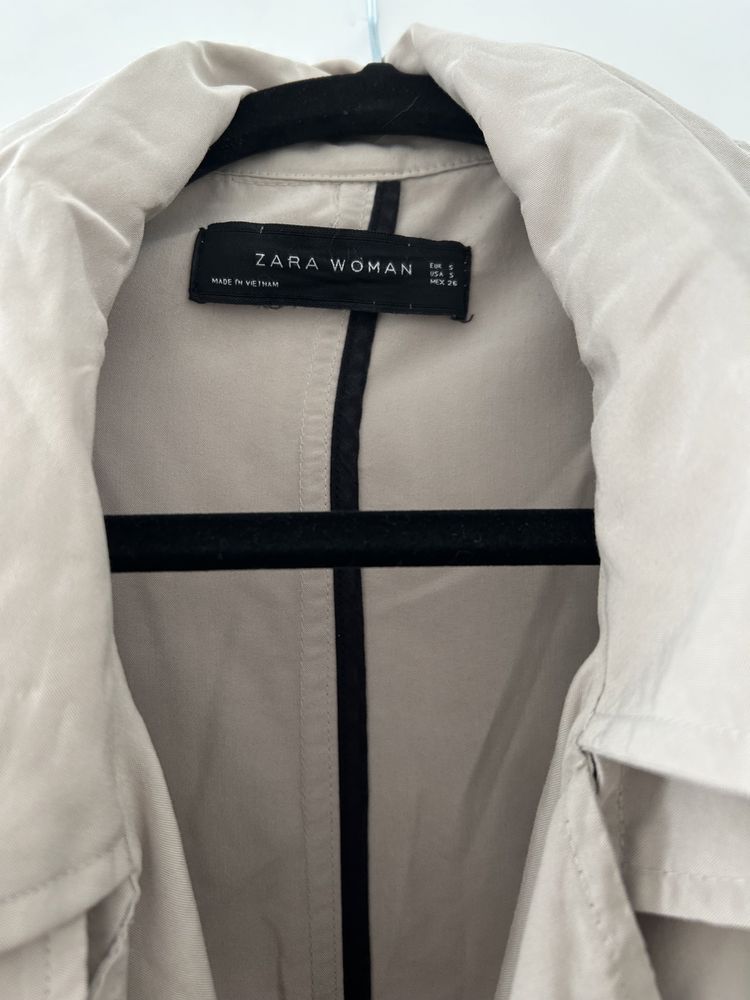 Легенький тренч Zara