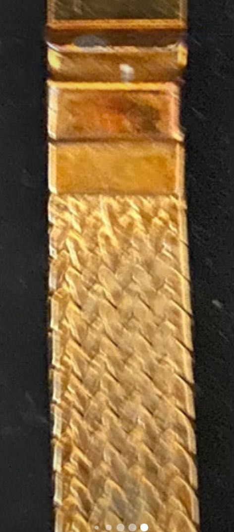 Relógio Dourado Marca Le Wave