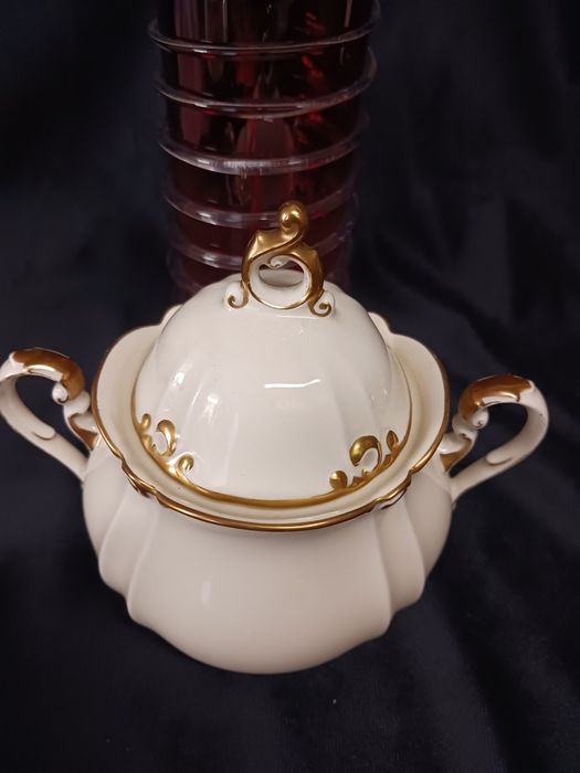 Przedwojenna Cukiernica ecru duża zlocona ,porcelana bawarska