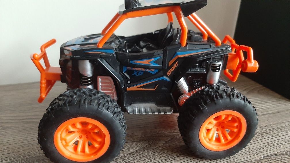 Auto terenowe z dźwiękiem