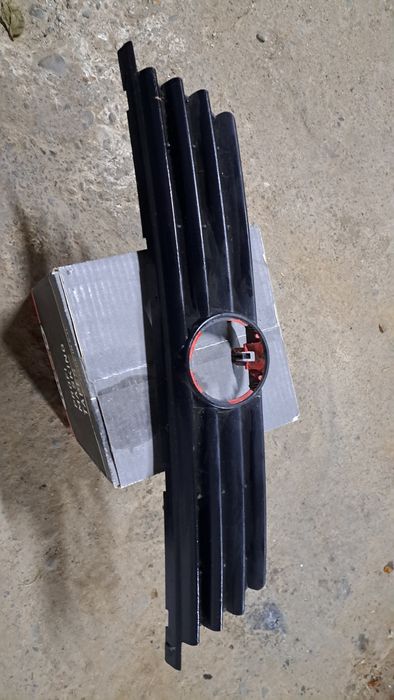 Продам решітку  volkswagen polo