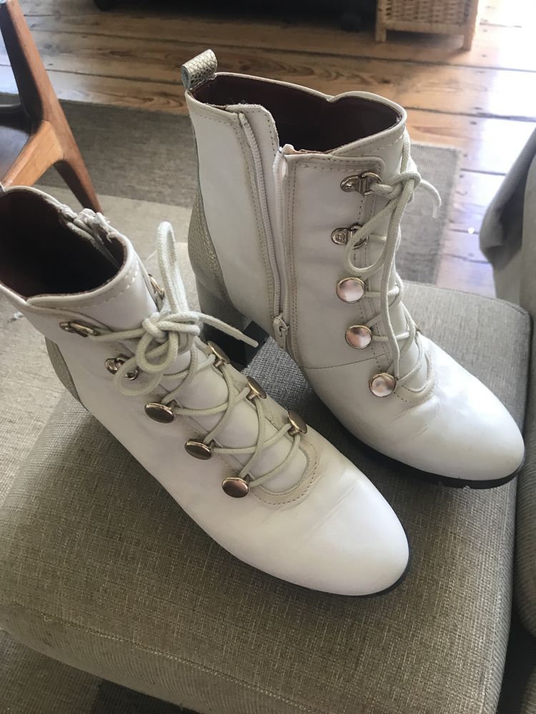 Sapatos de cerimónia e outros