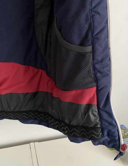 Granatowa sportowa kurtka śnieg  narty sanki Decathlon wedze 131 142