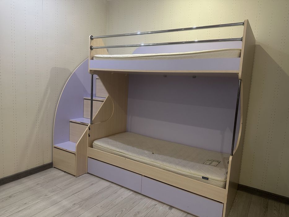 Продам двоярусне ліжко