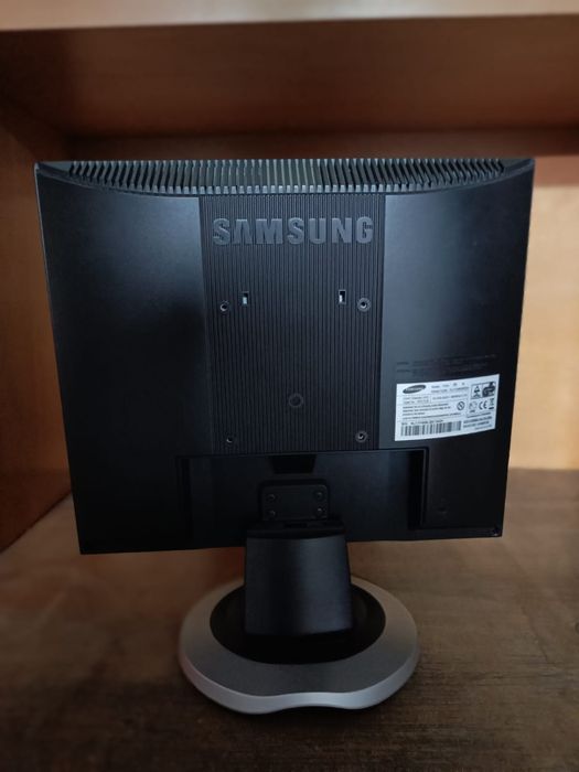 Monitor Samsung modelo 710 N