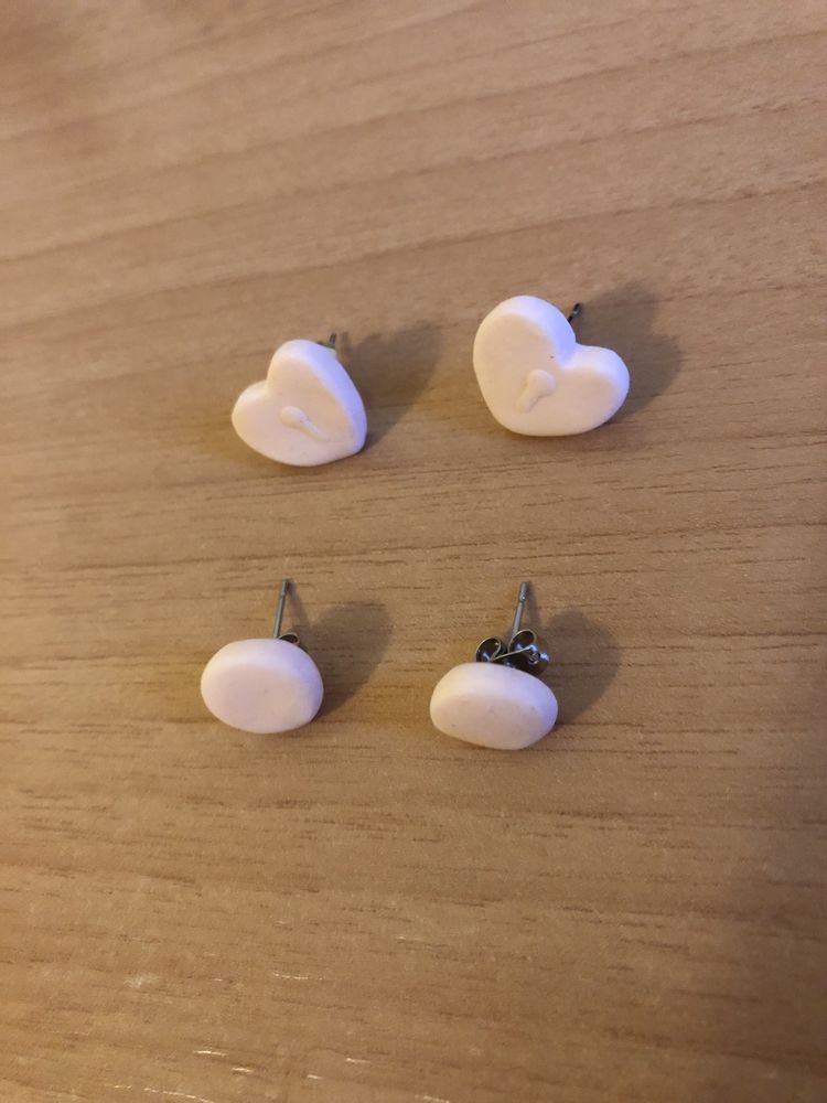 2 conjuntos de brincos pequenos feitos em polymer clay