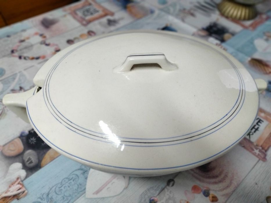 Terrina antiga  em bom estado