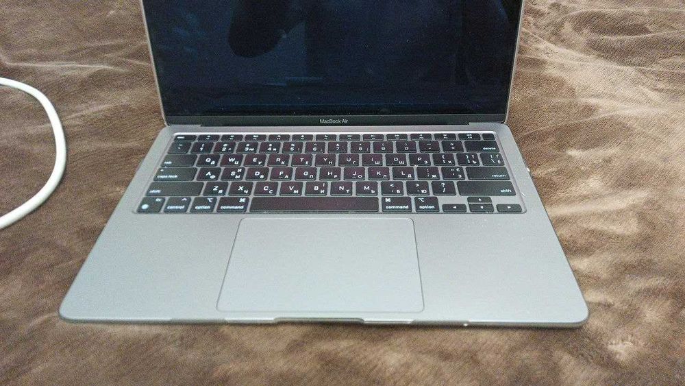 Ноутбук Apple MacBook Air 13 2020  M1, 8 ГБ 256 ГБ
