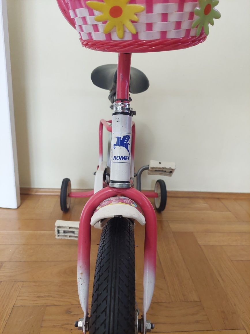 Rower z koszyczkiem dla dziewczynki