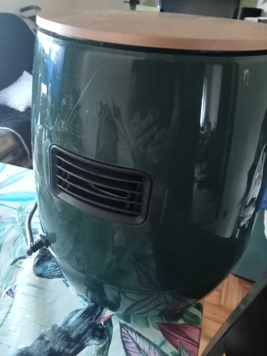 Aire Fryer Verde e dourada