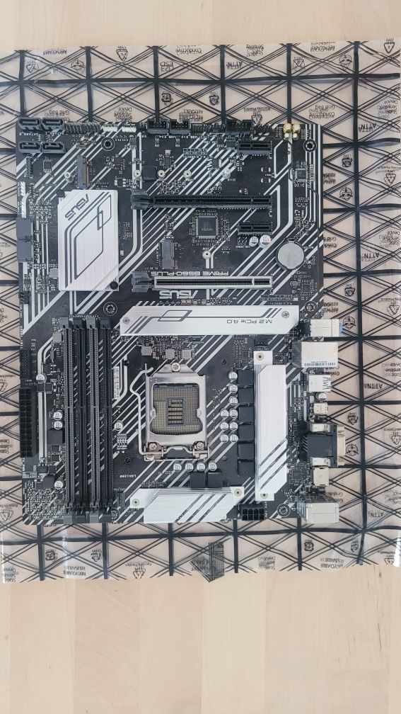 Asus PRIME b560 - PLUS

i5-11400f

Kingston fury beast ddr4 16gb, 2x8g